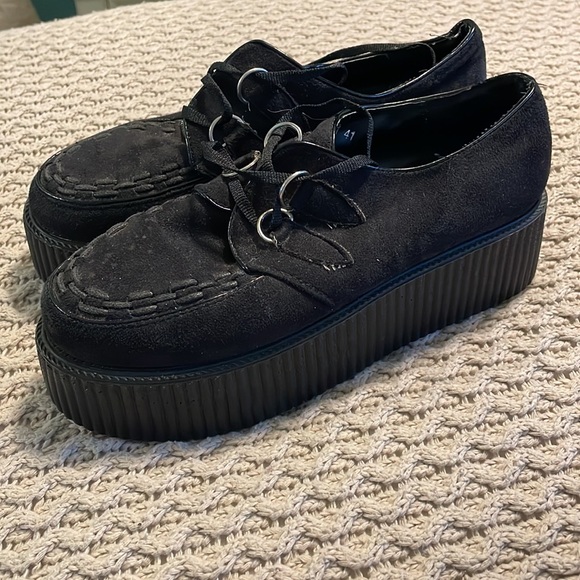 Black Platform Shoes - Picture 2 of 6